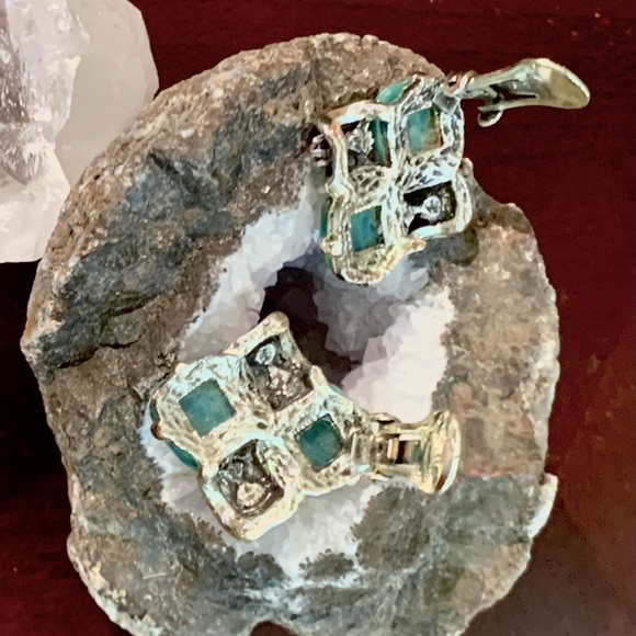 Malichite and Seed Pearl Clip-on Earrings 🚀CLOSET CLEAROUT DAY🚀 - Picture 9 of 9